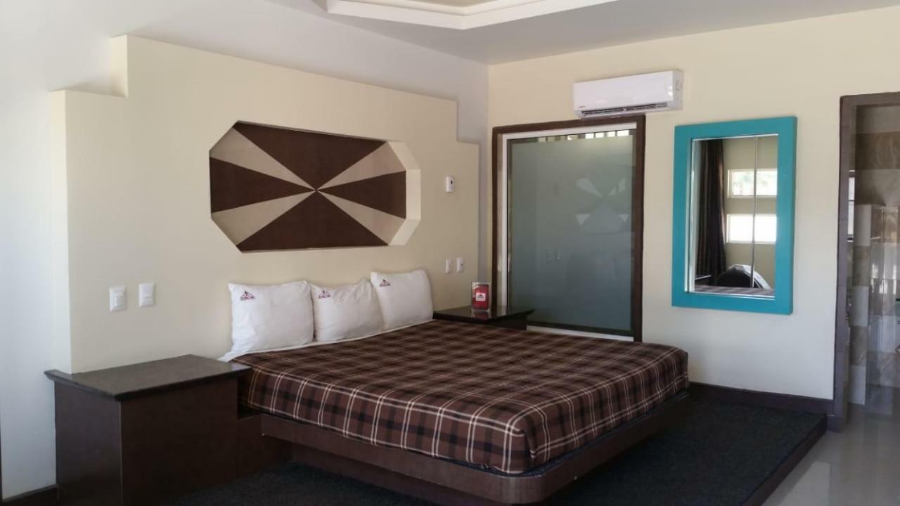 Hotel Azteca Inn Ensenada Esterno foto