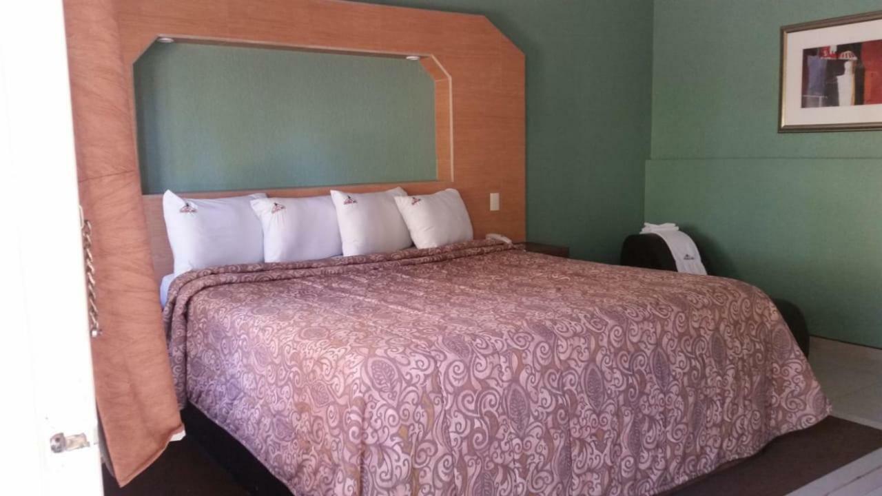 Hotel Azteca Inn Ensenada Esterno foto