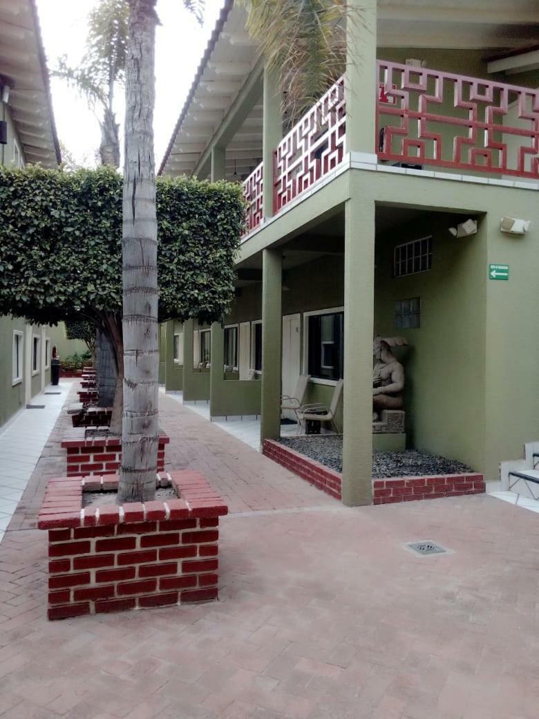 Hotel Azteca Inn Ensenada Esterno foto
