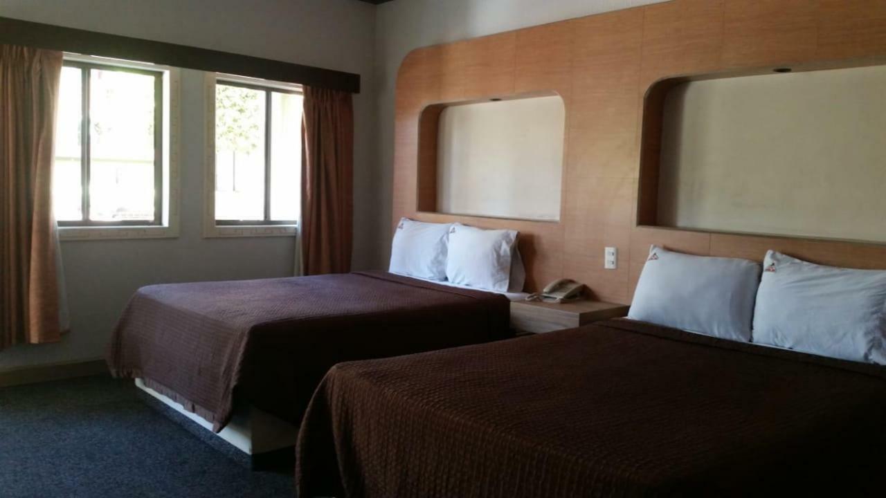 Hotel Azteca Inn Ensenada Esterno foto