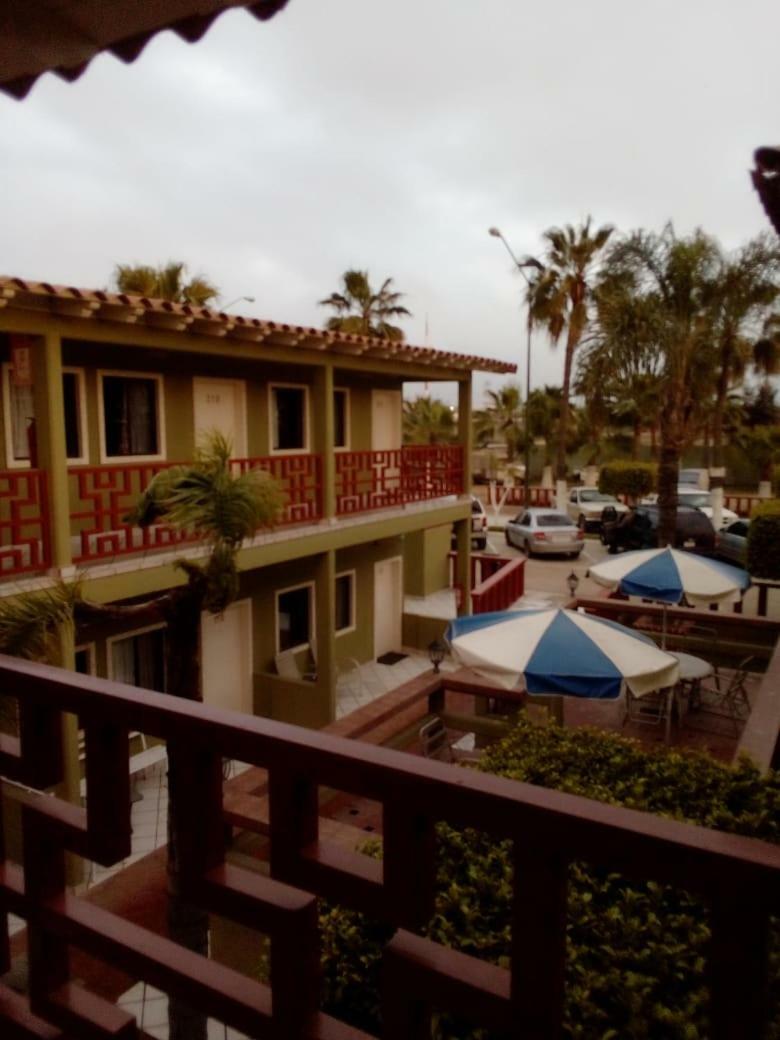 Hotel Azteca Inn Ensenada Esterno foto